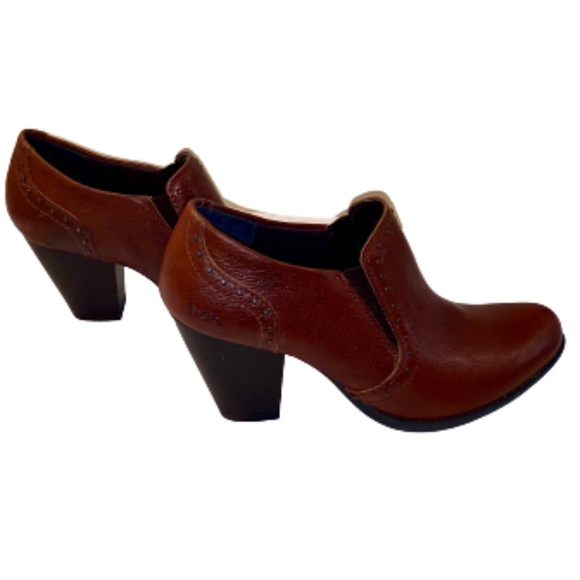 Born b.o.c. Camile Brown Leather Heeled Bootie NIB - Picture 3 of 7